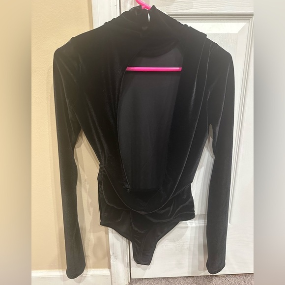 ALIX New York Black Velvet Mock Neck Long Sleeve Bodysuit Size Small - Picture 2 of 6